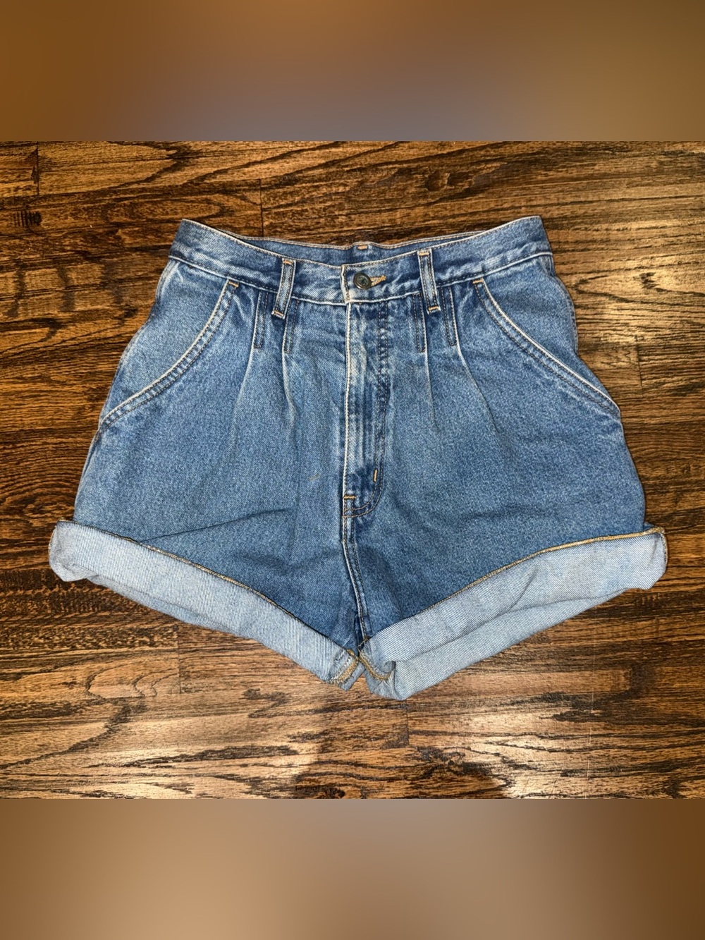 Bill Blass Medium Indigo Wash Mom Short High Waist Denim Shorts - Size 6